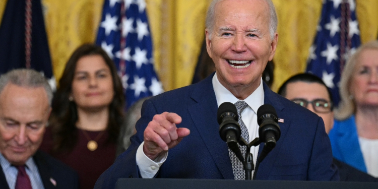 US President Joe Biden is trying to thread a tricky pre-election political needle on immigration / ©AFP