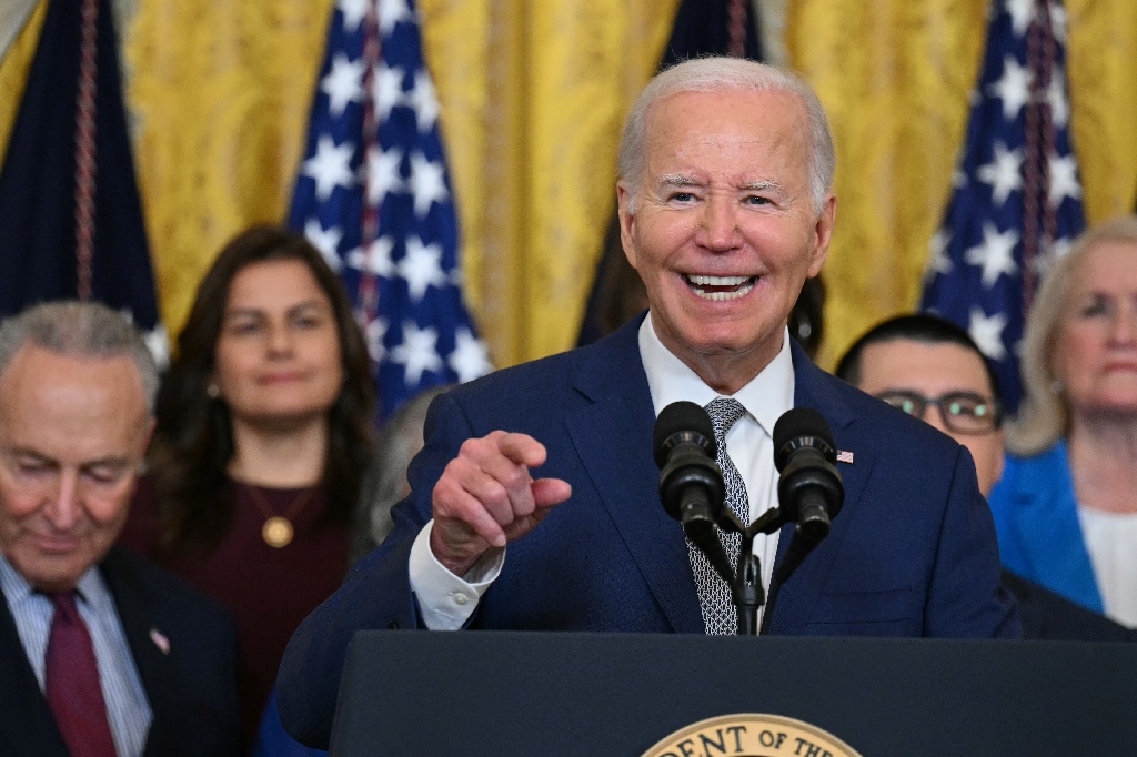 US President Joe Biden is trying to thread a tricky pre-election political needle on immigration / ©AFP