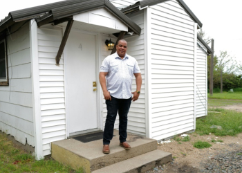 Despite its harsh winters and threats of tornadoes, Israel Gomez Estrada says he won't leave his new home in Nebraska. ©AFP