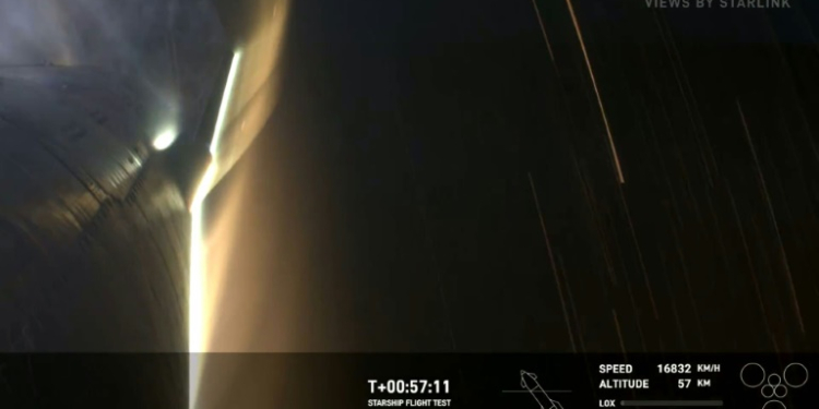 Sparks and debris came flying off SpaceX's starship as it descended over the Indian Ocean northwest of Australia, dramatic video footage from on an onboard camera showed. ©AFP