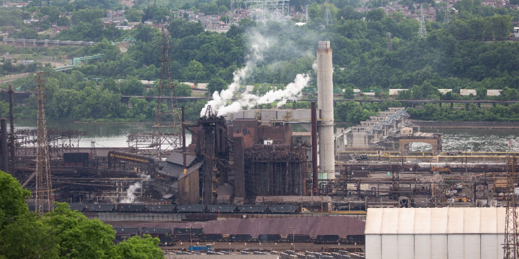 The Edgar Thomson steel plant in Braddock, Pennsylvania, which has been producing since 1875, would go to Nippon Steel under a proposed buyout of United States Steel / ©AFP