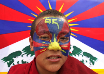 A Tibetan boy in India's hill town of Dharamsala attends a rally marking 65 years since the failed uprising against Chinese soldiers in Lhasa in 1959 / ©AFP