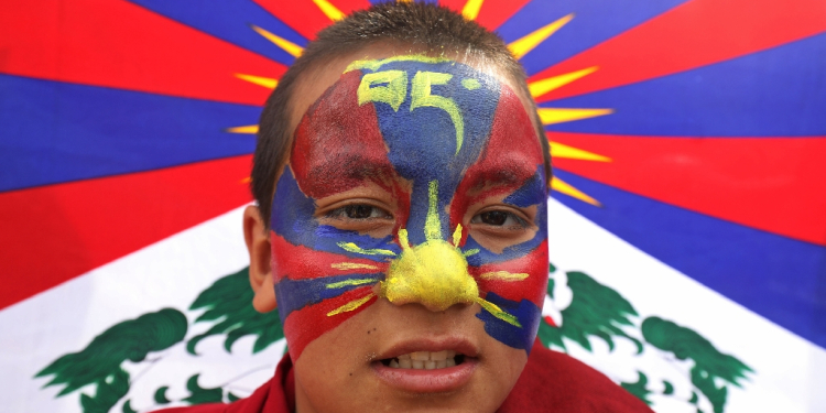 A Tibetan boy in India's hill town of Dharamsala attends a rally marking 65 years since the failed uprising against Chinese soldiers in Lhasa in 1959 / ©AFP