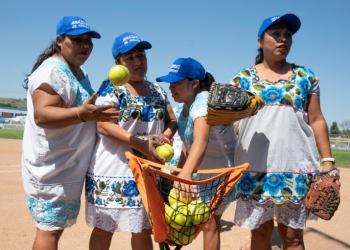 Taking up bats against "machismo": Members of "Las Amazonas de Yaxunah," a women's softball team comprised of 26 women from the Yucatan region of Mexico, are now the subject of a new documentary. ©AFP