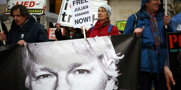 Supporters of WikiLeaks founder Julian Assange protest outside the Australian High Commission in central London in April 2024. ©AFP