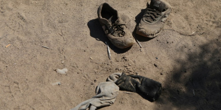 The personal belongings of migrants abandoned on the banks of the Rio Bravo, a natural border with the United States. ©AFP