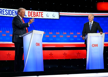 US President Joe Biden and former US President and Republican presidential candidate Donald Trump participate in the first presidential debate of the 2024 elections at CNN's studios in Atlanta, Georgia / ©AFP