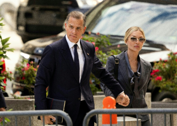 Hunter Biden, son of US President Joe Biden, arrives in court with his wife Melissa Cohen Biden / ©AFP