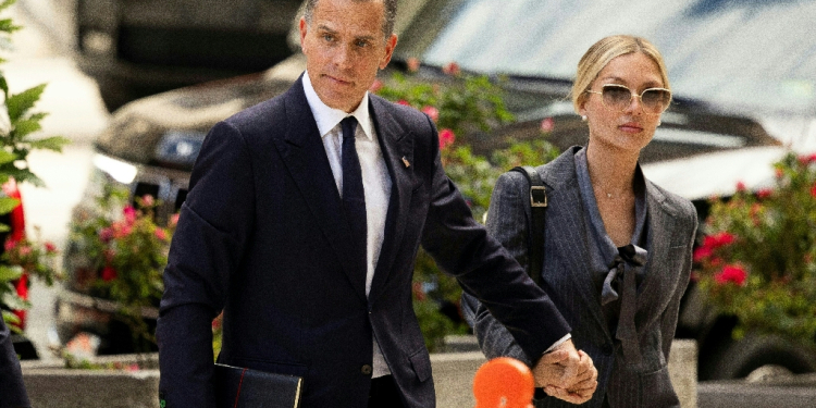 Hunter Biden, son of US President Joe Biden, arrives in court with his wife Melissa Cohen Biden / ©AFP