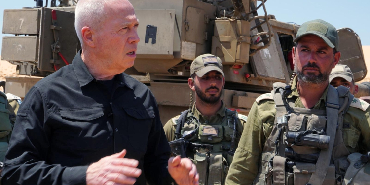 Israeli Defence Minister Yoav Gallant on the Gaza border, in a photo released by the Israeli army on May 7, 2024  / ©AFP