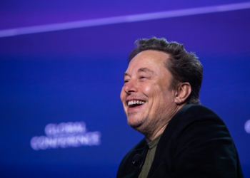 Tesla has urged shareholders to vote in favor of CEO Elon Musk's huge pay plan after a Delaware judge struck it down . ©AFP