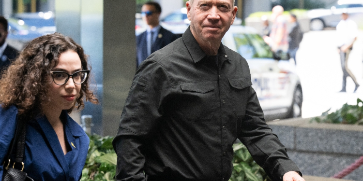 Israeli Defense Minister Yoav Gallant arrives at the US Department of State ahead of a meeting with Secretary of State Antony Blinken  / ©AFP