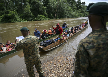 Migrants arrive at a reception center in Panama after crossing the Darien jungle from Colombia. ©AFP