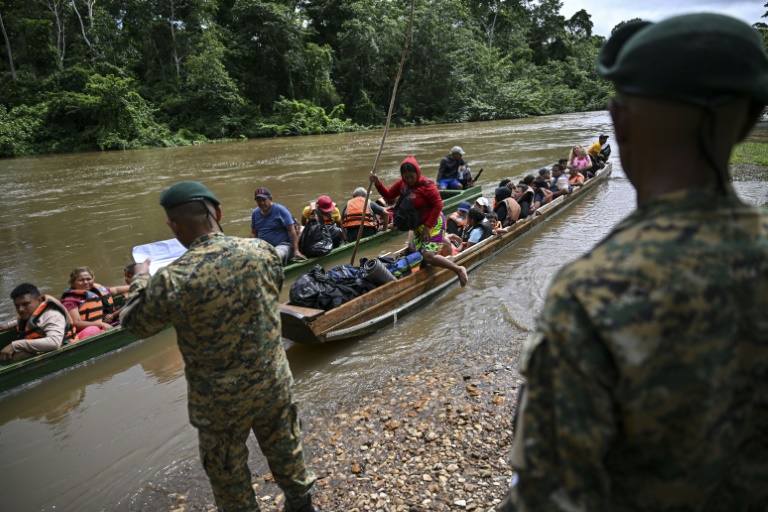 Migrants arrive at a reception center in Panama after crossing the Darien jungle from Colombia. ©AFP