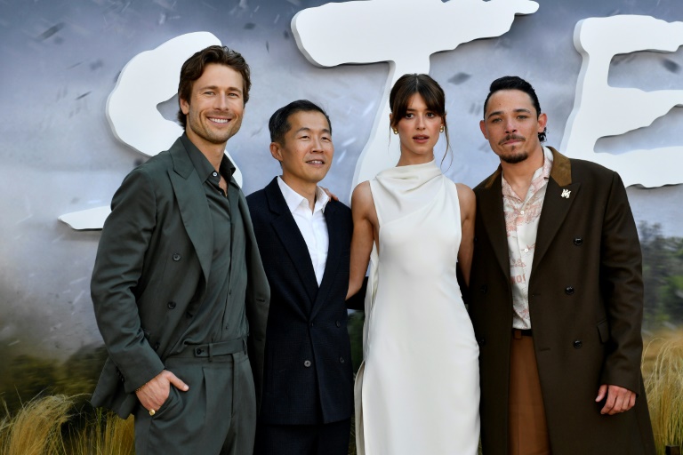 Glen Powell, Daisy Edgar-Jones and Anthony Ramos star in 'Twisters' from director Lee Isaac Chung (2nd from L). ©AFP