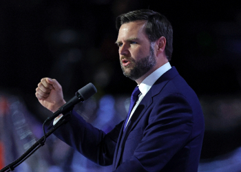 J.D. Vance speaks during the third day of the 2024 Republican National Convention in Milwaukee, Wisconsin / ©AFP