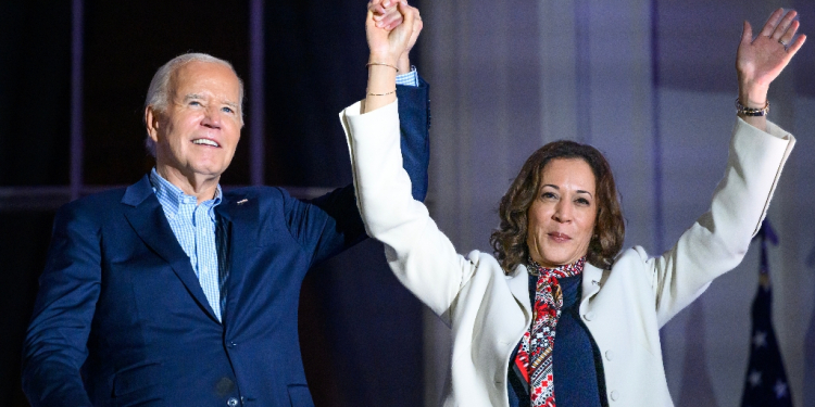 US President Joe Biden and Vice President Kamala Harris after watching the Independence Day fireworks from the White House / ©AFP