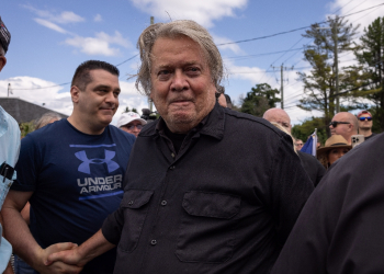 Former White House Chief Strategist Steve Bannon reports to a federal prison July 1, 2024 in Danbury, Connecticut to start serving a four month sentence for contempt of congress / ©AFP