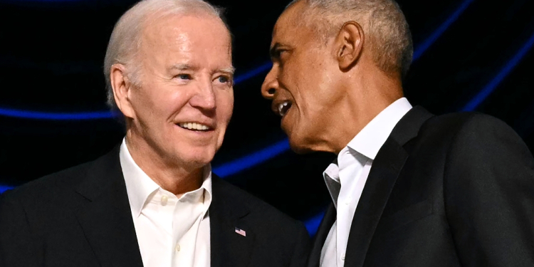 US President Joe Biden and former US president Barack Obama attend a campaign fundraiser in Los Angeles in June 2024 / ©AFP