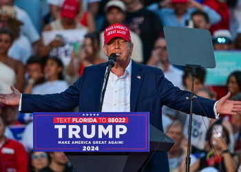 Former US President and Republican presidential candidate Donald Trump gestures as he speaks during a rally in Doral, Florida, on July 9, 2024 / ©AFP