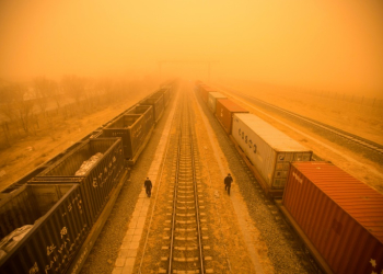 Dust shrouded parts of northern and northwestern China in an orange haze in March 2023. ©AFP