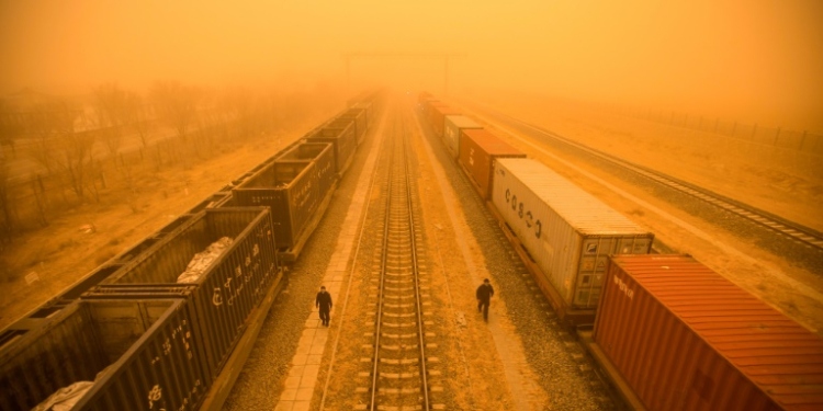 Dust shrouded parts of northern and northwestern China in an orange haze in March 2023. ©AFP