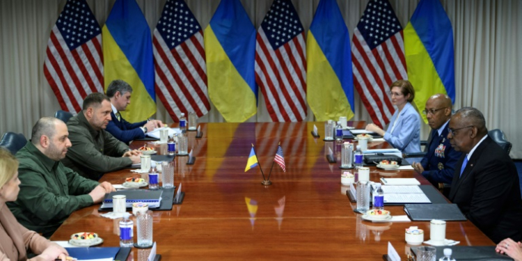 US Secretary of Defense Lloyd Austin (R) speaks during a meeting with Ukrainian Defense Minister Rustem Umerov (L) at the Pentagon on July 2, 2024. ©AFP