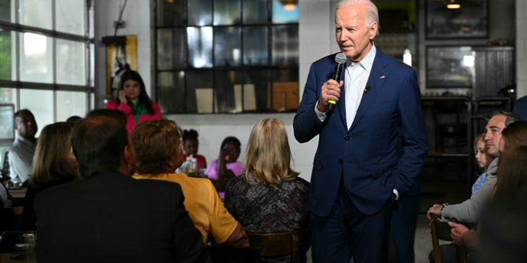 US President Joe Biden speaks during a stop at the Garage Grill & Fuel Bar in Northville, Michigan, ahead of a campaign event in Detroit on July 12, 2024.. ©AFP