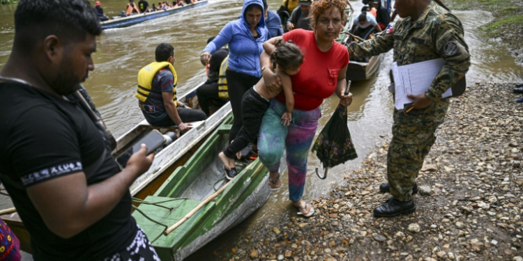 Migrants arrive at a reception center in the Darien region of Panama. ©AFP