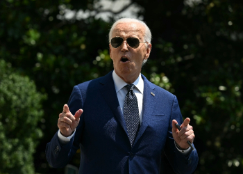 US President Joe Biden speaks toward reporters as he walks to board Marine One on the South Lawn of the White House in Washington, DC, on July 29, 2024. Biden is heading to Texas to deliver remarks commemorating the 60th anniversary of the Civil Rights Act. / ©AFP