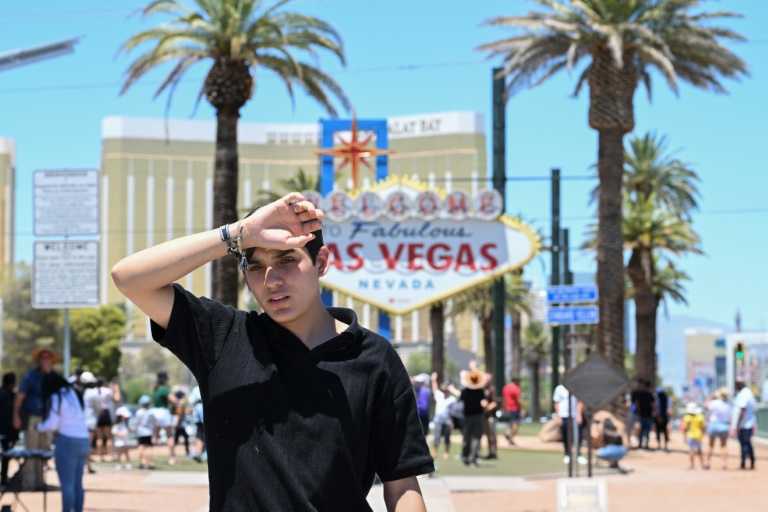 A man walks near the Las Vegas strip during a heatwave in Las Vegas, Nevada, on July 7, 2024. ©AFP