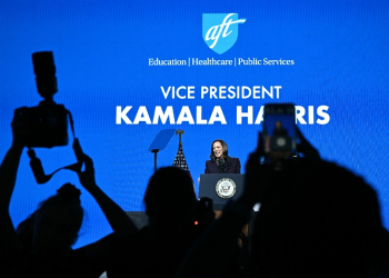 US Vice President Kamala Harris addresses teachers in Texas in her first week of campaigning for the presidency / ©AFP