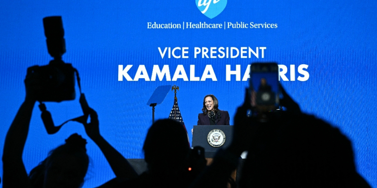 US Vice President Kamala Harris addresses teachers in Texas in her first week of campaigning for the presidency / ©AFP