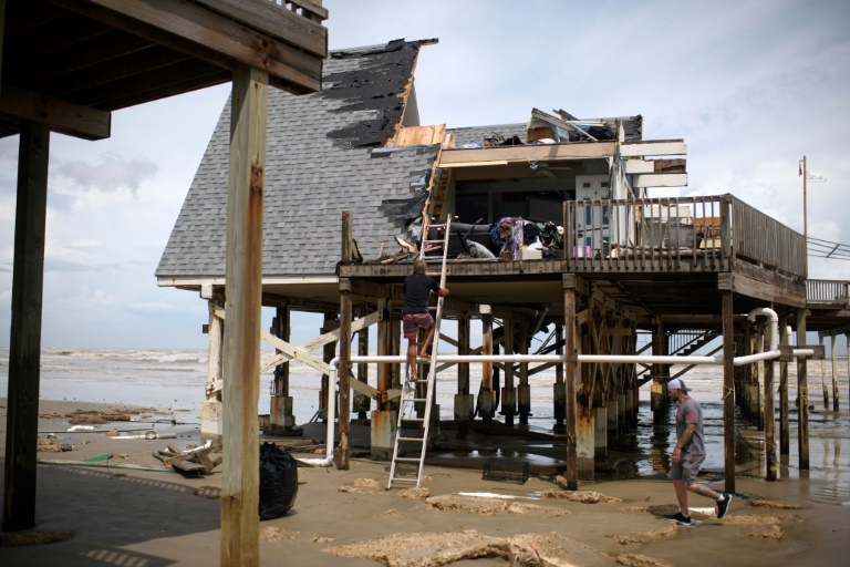 Mike Isbell inspects his destroyed waterfront home in Surfside Beach, Texas, after Hurricane Beryl made landfall. ©AFP