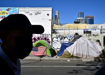 California Governor Gavin Newsom signed an executive order directing agencies throughout the state to 'address' homeless encampments by dismantling them and relocating unhoused individuals. ©AFP