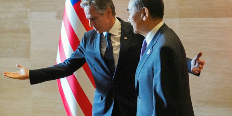 US Secretary of State Antony Blinken (L) gestures to China's Foreign Minister Wang Yi as they meet on the sidelines of the ASEAN foreign ministers' meeting in Vientiane. ©AFP