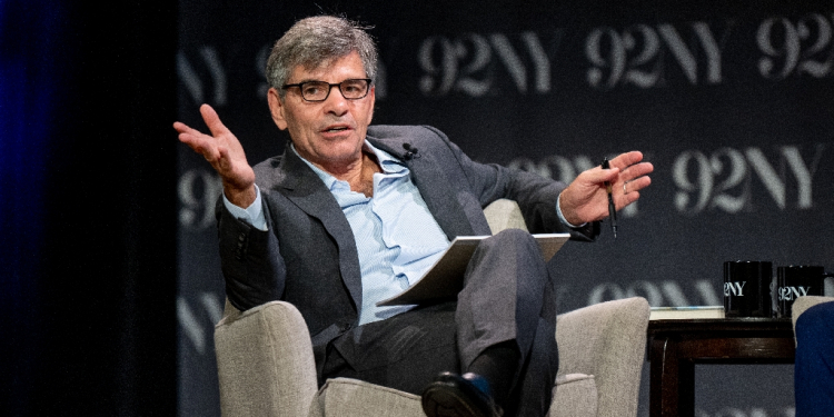 George Stephanopoulos during a public appearance in New York City on September 12, 2023 / ©AFP