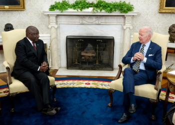 US President Joe Biden meets South African President Cyril Ramaphosa in the Oval office of the White House on September 16, 2022. ©AFP