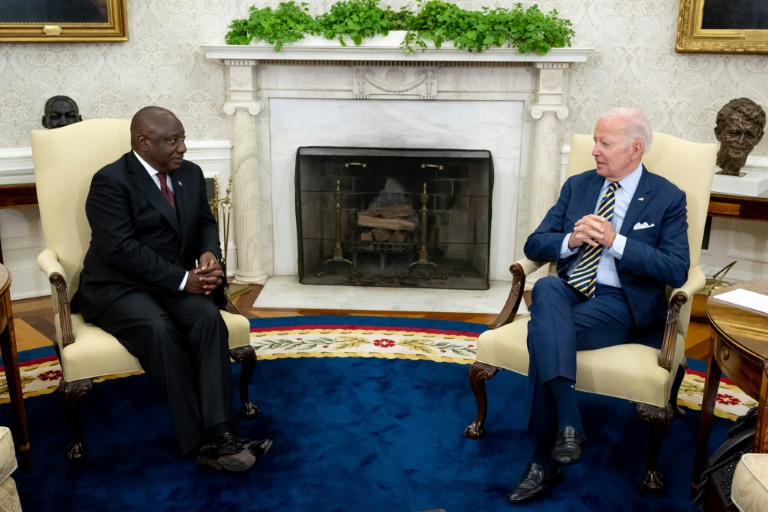 US President Joe Biden meets South African President Cyril Ramaphosa in the Oval office of the White House on September 16, 2022. ©AFP