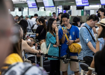 Passengers in airports around the world learned their flights had been delayed. ©AFP