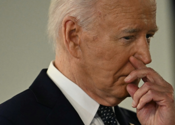 US President Joe Biden reportedly told a key ally he sees his campaign sinking if he cannot convince the public quickly that he is capable of doing the job / ©AFP