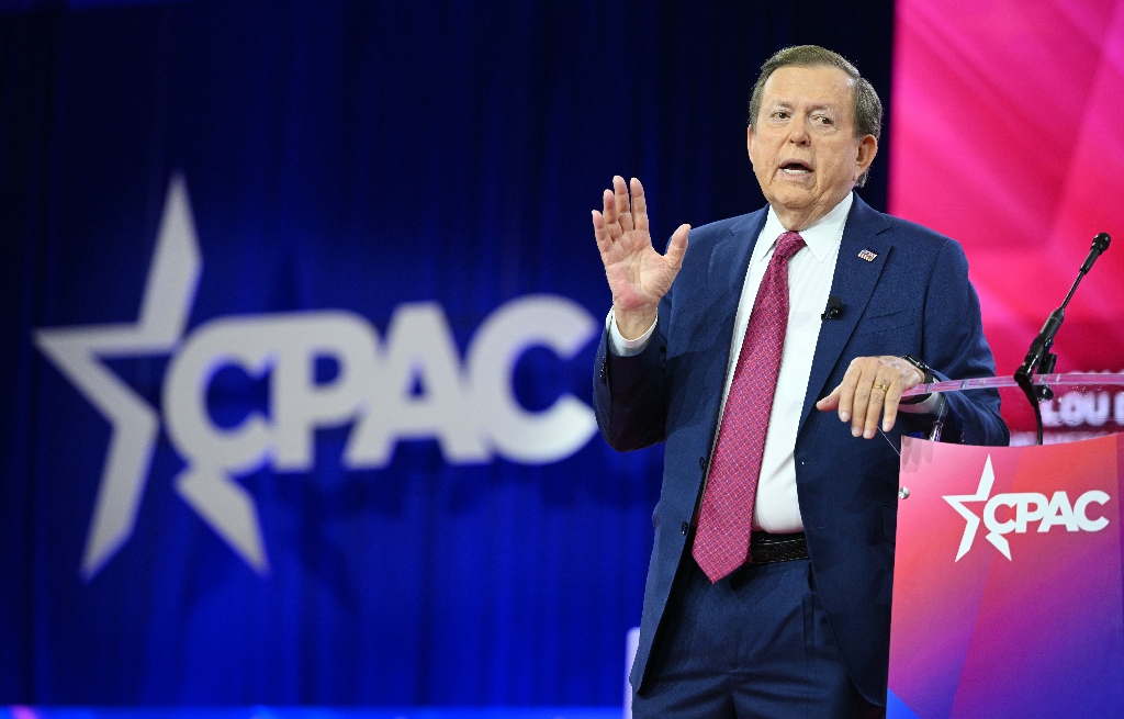 US commentator and author Lou Dobbs speaks during the annual Conservative Political Action Conference (CPAC) meeting on February 24, 2024, in National Harbor, Maryland / ©AFP