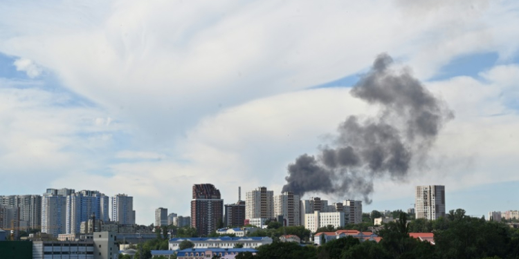 The photograph shows a black smoke over the Ukrainian capital of Kyiv on July 8, 2024, amid Russian invasion in Ukraine.  Russia fired more than 40 missiles on five Ukrainian cities announced Ukrainian President on July 8, 2024.. ©AFP