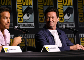 Ryan Reynolds (L), who co-wrote and acted in 'Deadpool & Wolverine,' joined friend and actor Hugh Jackman to discuss their new film at a Comic-Con panel in San Diego, California on July 26, 2024 . ©AFP