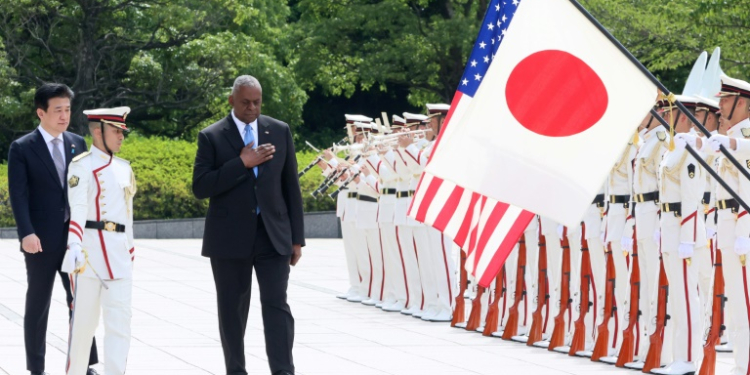 US Secretary of Defense Lloyd Austin (C) and his Japanese counterpart Minoru Kihara (L) review an honour guard prior to a meeting in Tokyo Sunday. ©AFP