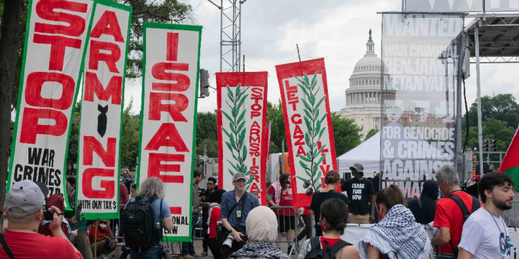 Pro-Palestinian demonstrators protest near the US Capitol before  Israeli Prime Minister Benjamin Netanyahu addresses a joint meeting of Congress on July 24, 2024, in Washington, DC / ©AFP