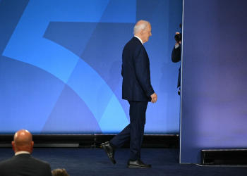 US President Joe Biden leaves after speaking at a press conference at the close of the NATO summit in Washington / ©AFP