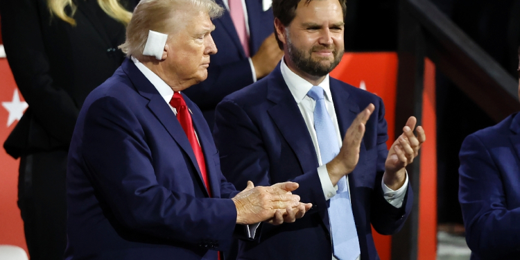 US presidential candidate Donald Trump (L), wounded after a weekend assassination attempt, applauds next to his running mate J.D. Vance during the first day of the 2024 Republican National Convention in Milwaukee, Wisconsin, July 15, 2024 / ©AFP