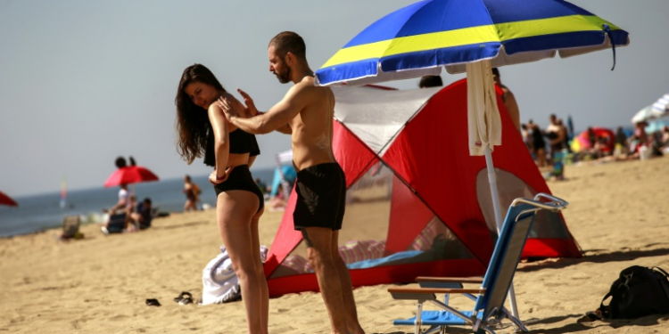 US dermatologists are tackling harmful sunscreen misinformation. ©AFP