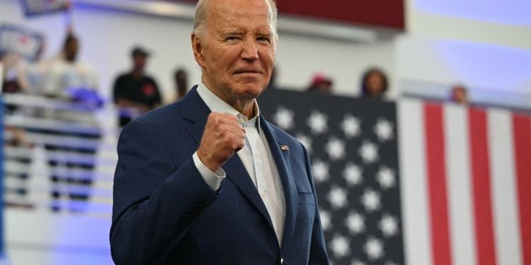 US President Joe Biden arrives to speak during a campaign event at Renaissance High School in Detroit, Michigan / ©AFP